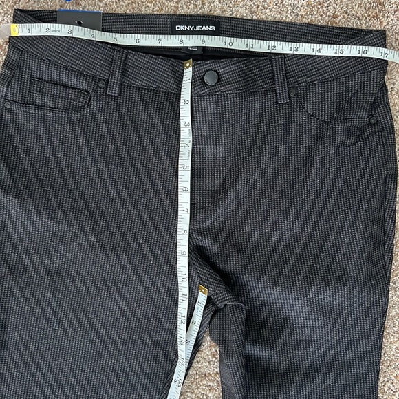 NWT - DKNY Jeans Ponte Zipper front Pant, Grey Houndstooth, size L - Picture 9 of 10